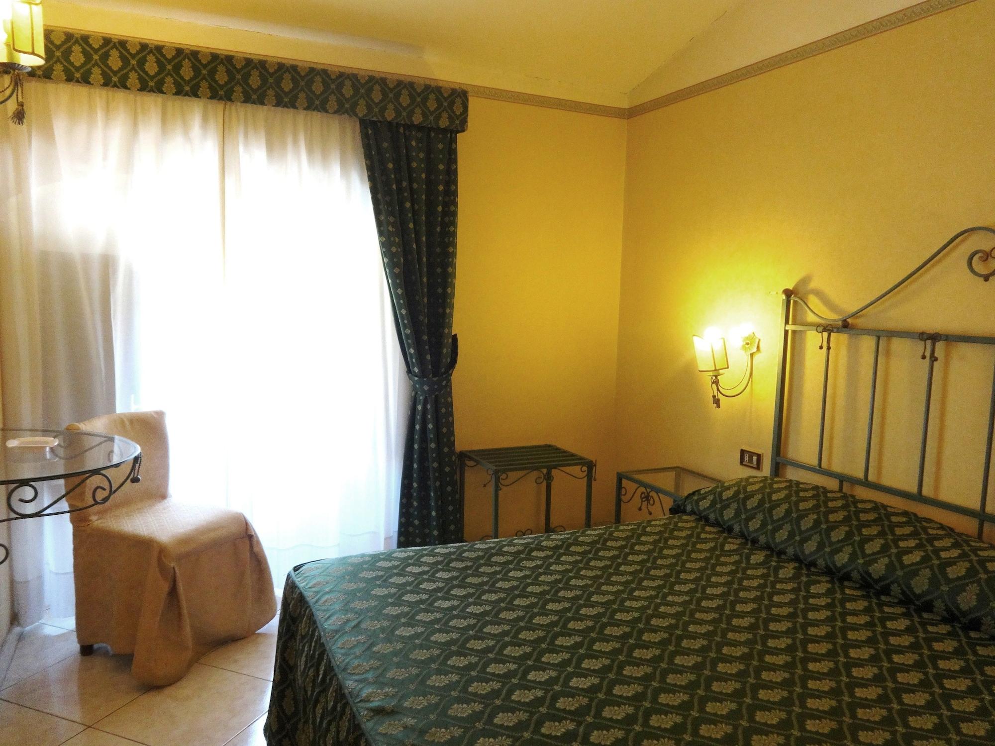 Hotel Centrale Europa Catania Bagian luar foto