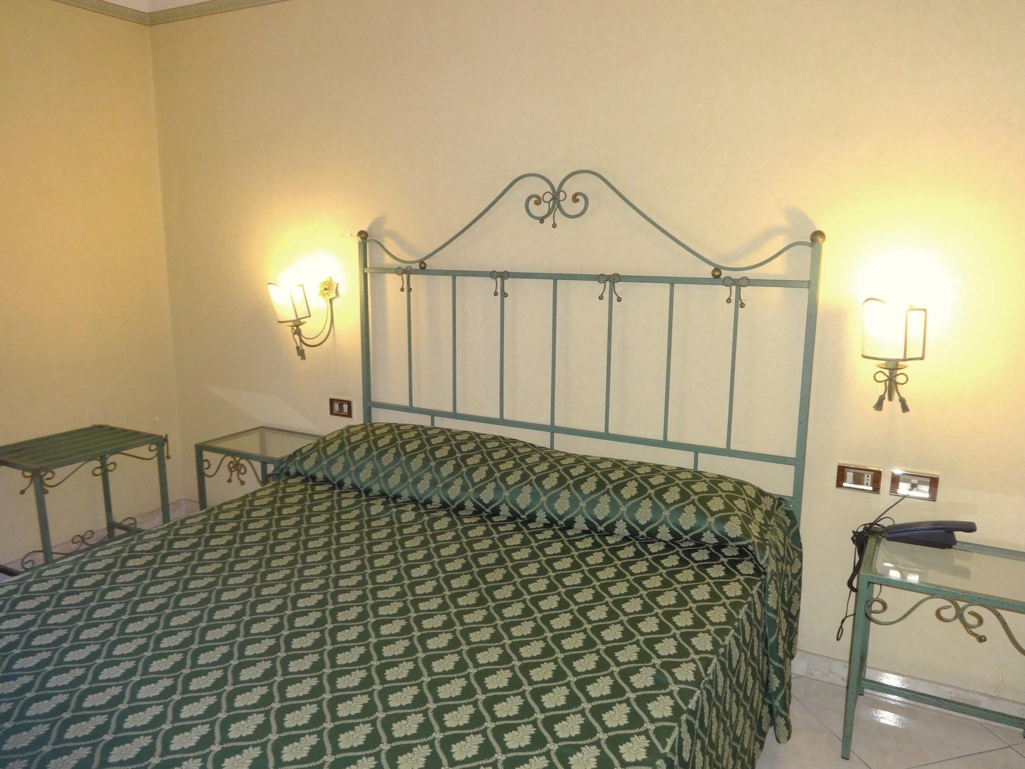 Hotel Centrale Europa Catania Bagian luar foto