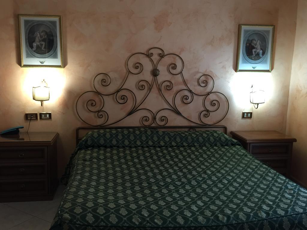 Hotel Centrale Europa Catania Bagian luar foto