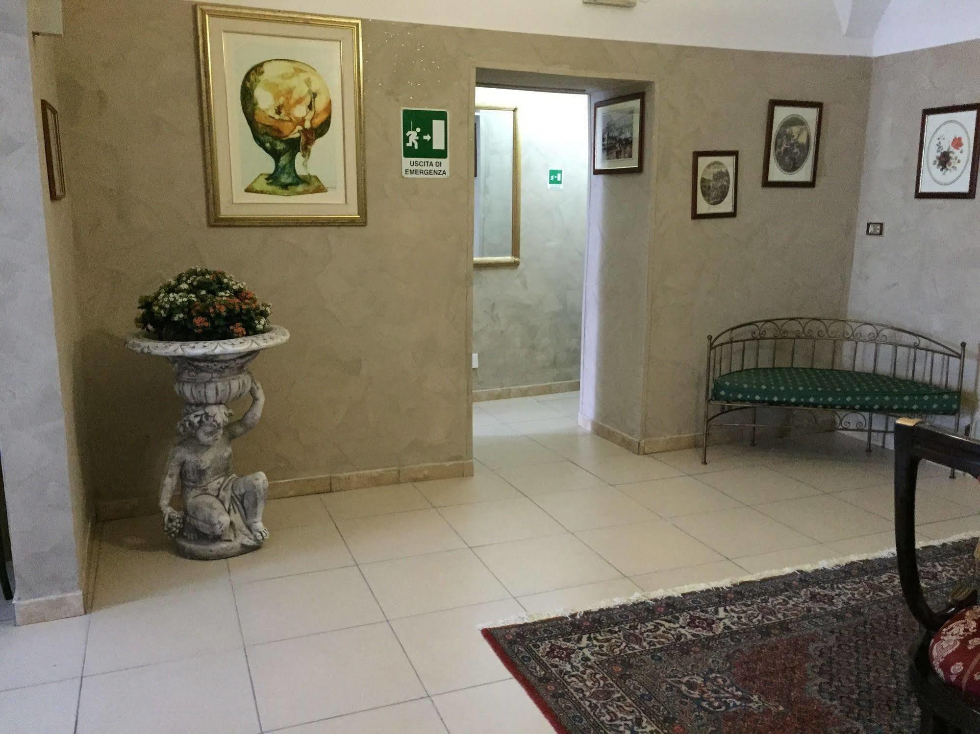 Hotel Centrale Europa Catania Bagian luar foto