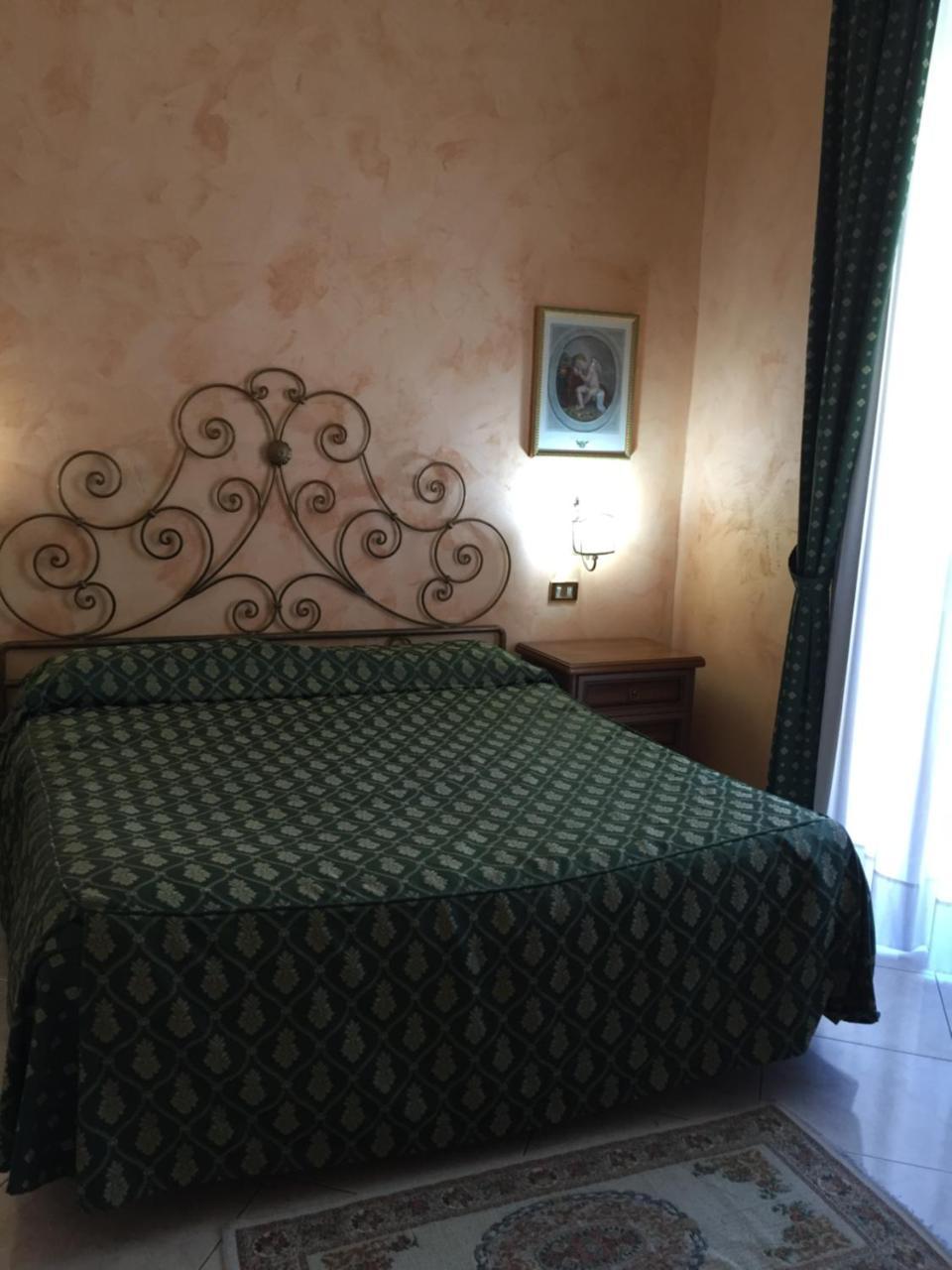 Hotel Centrale Europa Catania Bagian luar foto