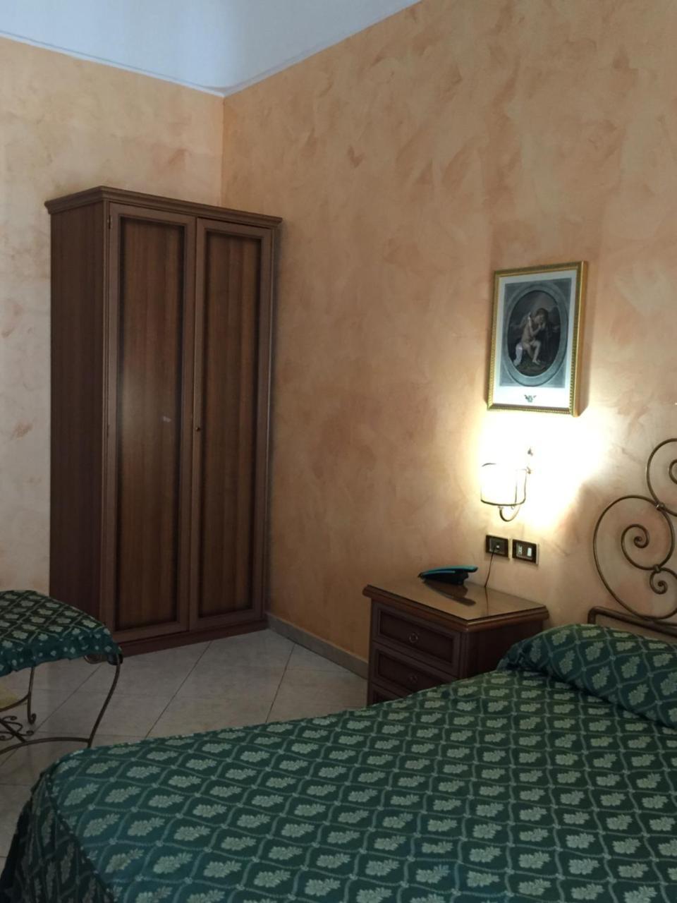 Hotel Centrale Europa Catania Bagian luar foto